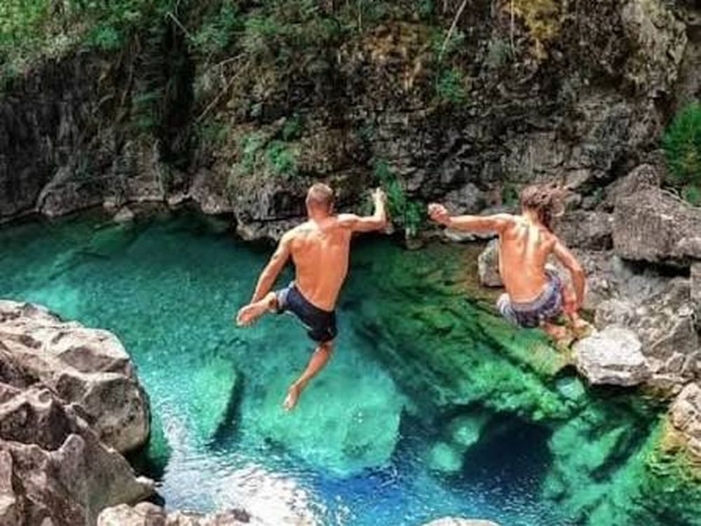 Río Azul y Lago Escondido